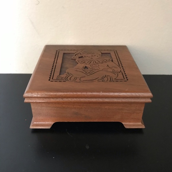 Wooden Clown Music Box - Picture 4 of 8